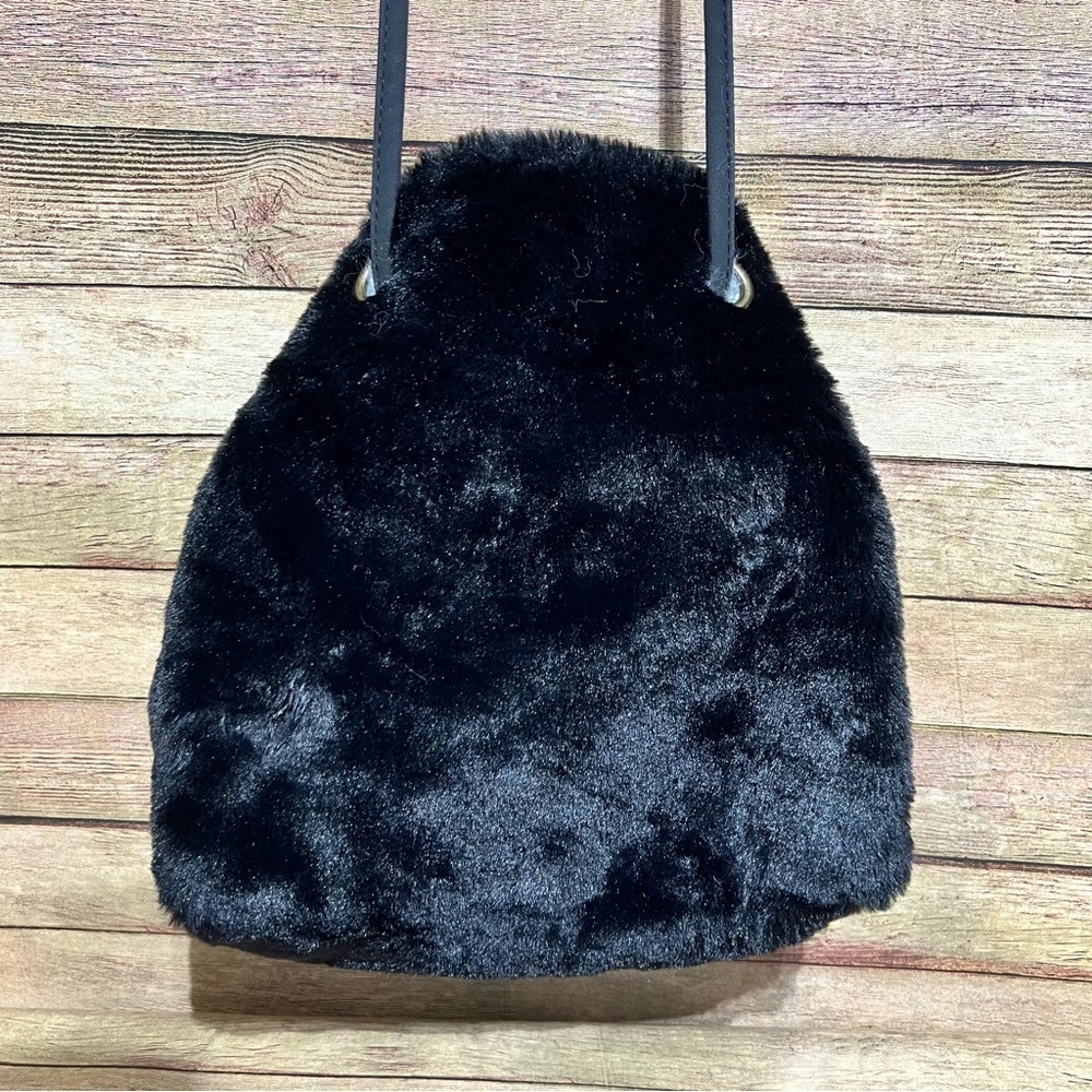 Barts Fuzzy Bucket Bag - Picture 4 of 9